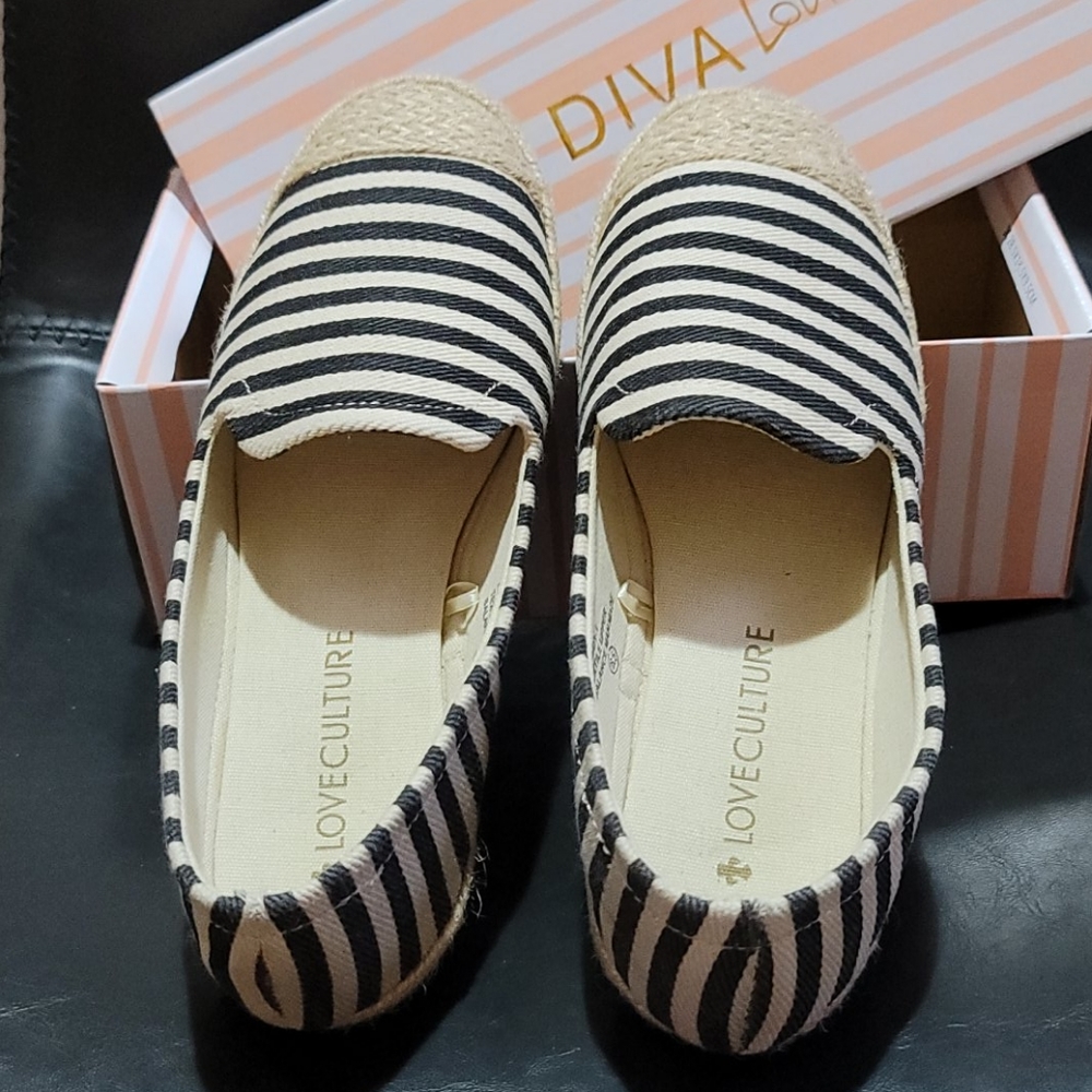 Stripes Flat - Picture 2 of 4